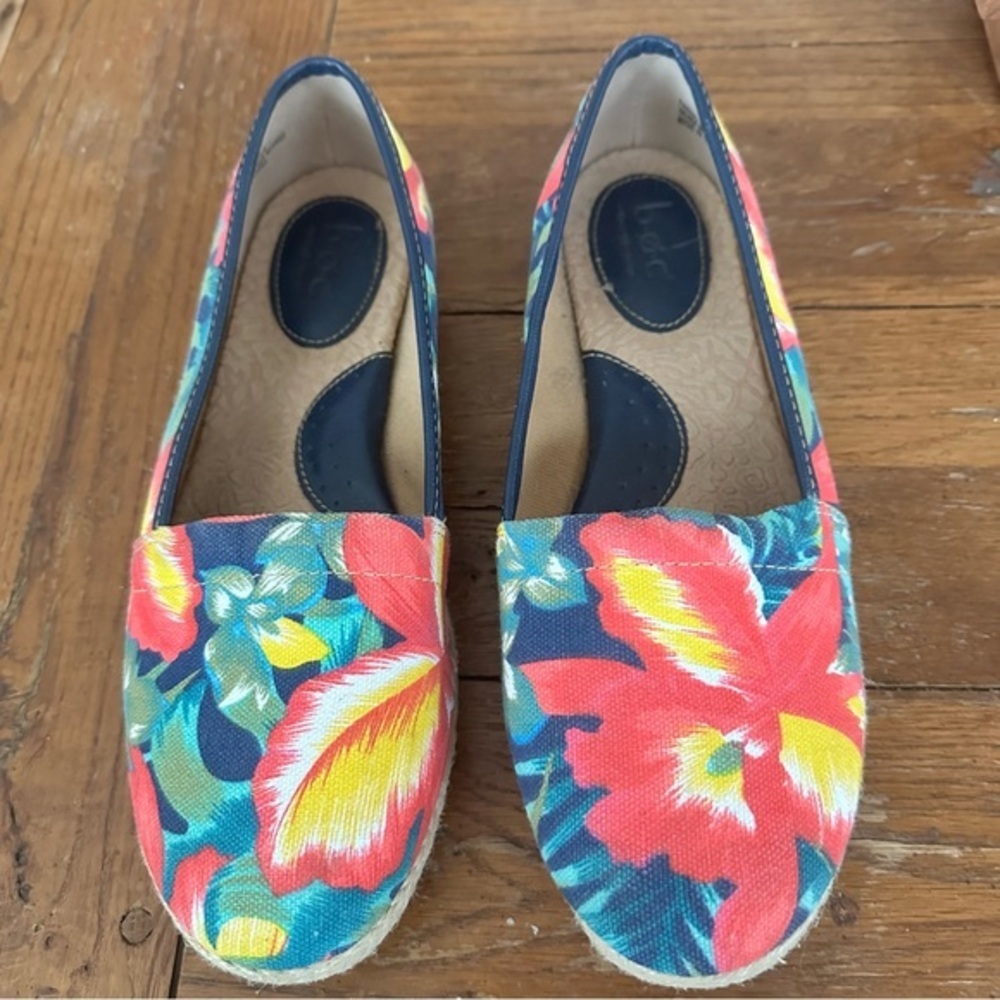 Born Concepts Hawaiian Floral Canvas Slip-On Shoes Size 9.5M - Picture 2 of 7